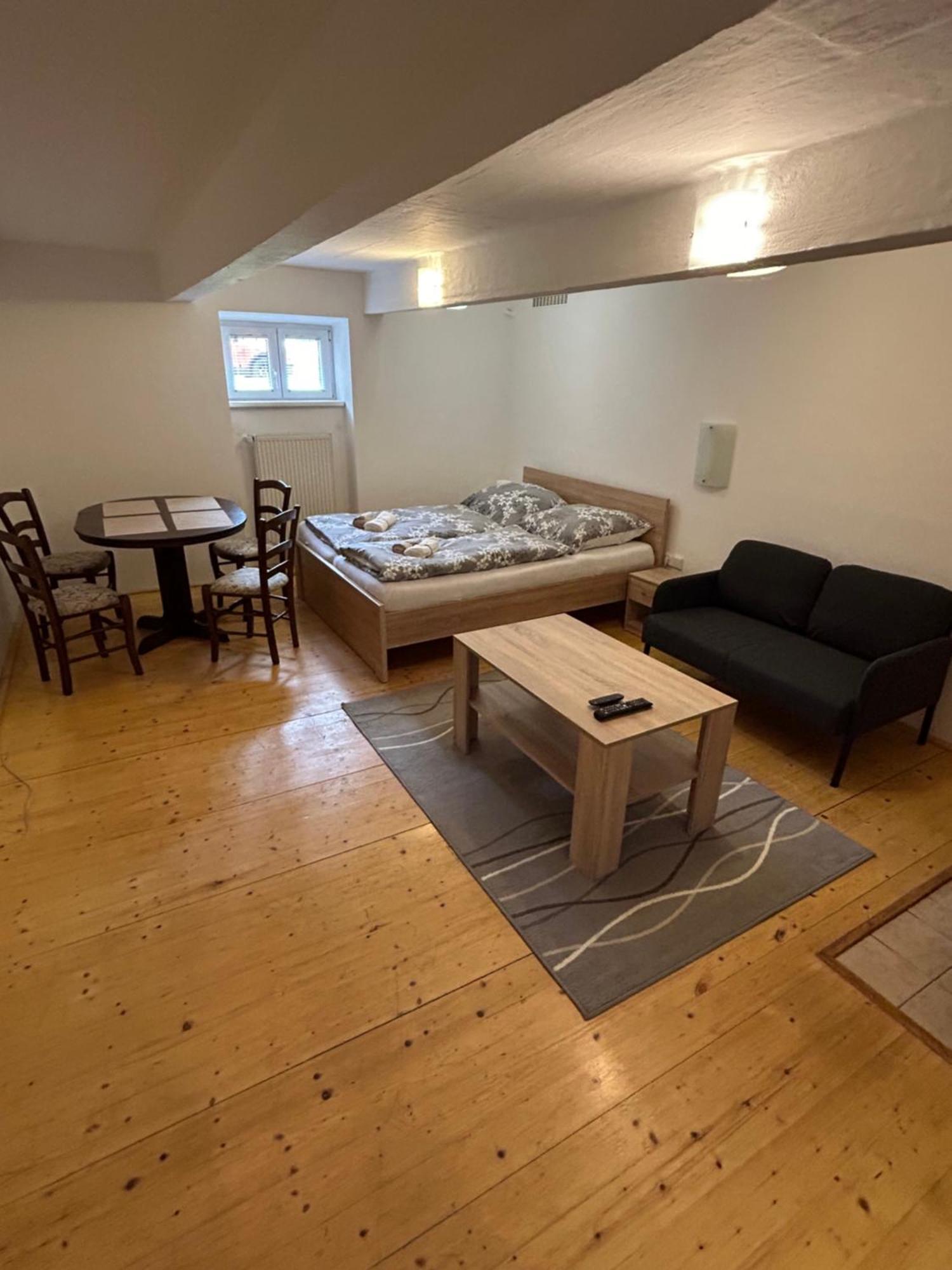 Apartmany U Kubiku Hradec Králové الغرفة الصورة